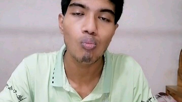 Eating by shoe?... I think we have mouth 👄🙆‍♂️