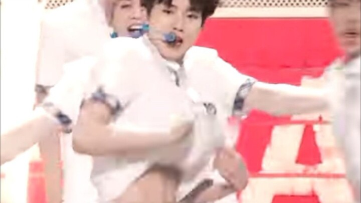 TREASURE 露出他们可爱的小白肚时刻合集