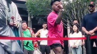 Kakak hipertiroid mencoba tantangan lempar tongkat, apakah cukup belajar sebentar saja langsung bisa