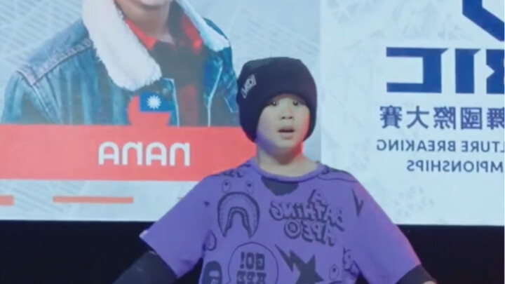 Bọn trẻ bây giờ nhảy giỏi quá, màn trình diễn này đỉnh thật sự! Liệu vũ đạo đường phố mà 3500 học đư