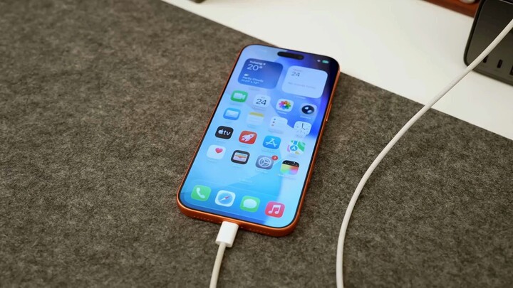 Is Fast Charging Killing the Battery? A 2-Year Test on 40 Phones