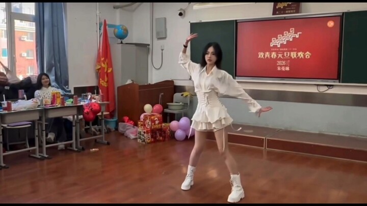 SMA Putri di Tiongkok: Rok Pendek JK/Gaya Maskulin Memesona «Alat Ajaib untuk Tampil Cantik Tanpa St