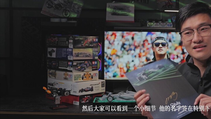 Freeze this moment with models | This is his dream! It is also our dream! The square box model F1 Sa