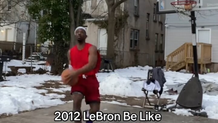 James bermain bola basket tahun 2012