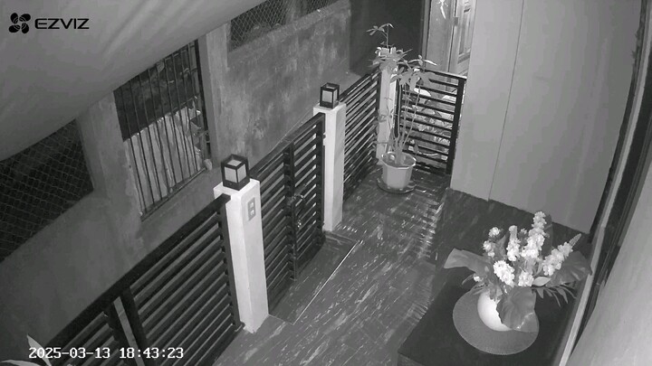 nguso siya eh yong matanda laging galit sa mama😥