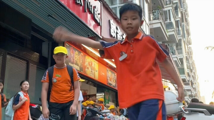 Dẫu ngàn ngọn núi che khuất tầm nhìn, vẫn dám xông pha gió dài, phá tan sương mù.