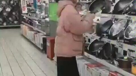 Yang satu New Oriental, yang satu Serigala Merah