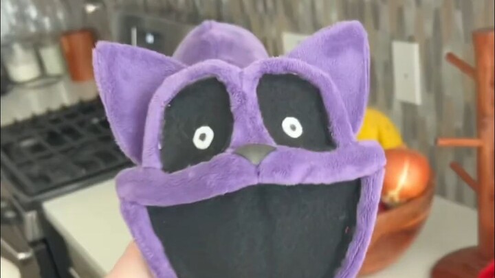 Boneka kucing mengantuk berbentuk monster buatan sendiri!