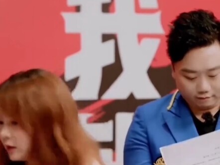 Fighting to the Summit: Midway through his variety show, He Youjun immediately halts filming to sign