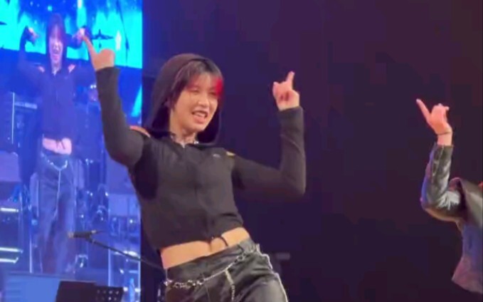 Aiki danced a lot! I love my body, chilli, 3D, get a guitar, and fast forward | 20231109 Music Festi