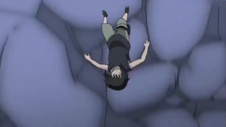 Naruto Uchiha Itachi khi còn nhỏ đã nhảy xuống vách đá, nhưng được một con quạ cứu!