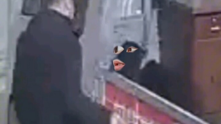 Mengemudi seperti ini, biar mobilnya yang mengemudi untukku