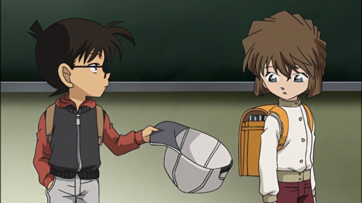 Genta: Kenapa Haibara memakai topi Conan?