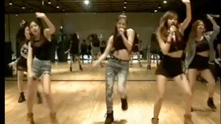 彩英当年是唱rap的呀