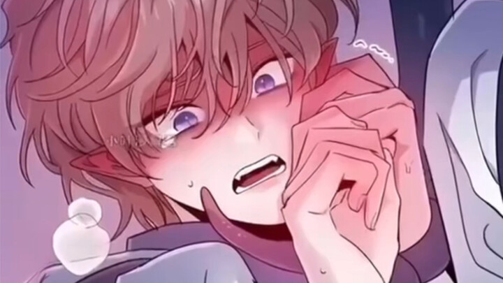 How on earth can you fit three pens into an ultra-mini pencil holder? That’s definitely worth a deep