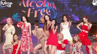 【秋雨】TWICE打歌舞台竟然混入第十个人 霸占前排 同框翻跳 Alcohol-free cover