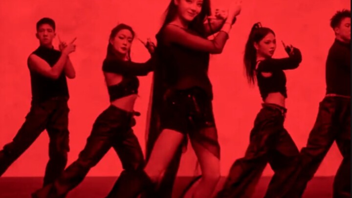 Our Reba has her own leg-sweep dance—Xiao Ba would empty her wallet if she became an idol!