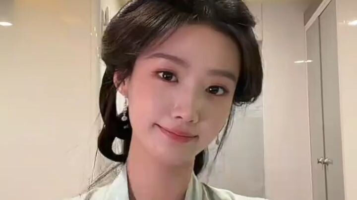 หวังว่าจะมีคนมากขึ้นเรื่อยๆ ที่ได้สัมผัสเสน่ห์ของท่าเต้นภาษามือแบบนี้นะคะ