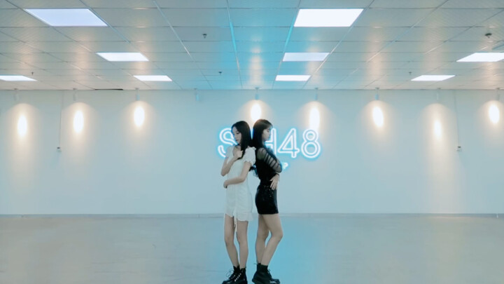 on stage dance practice room