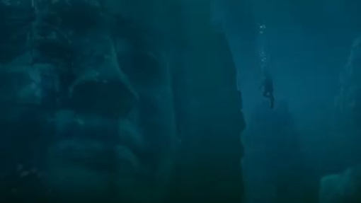 She entered the underwater world. #theriver #movie #三线轮洄 #chinesedrama #hotdrama