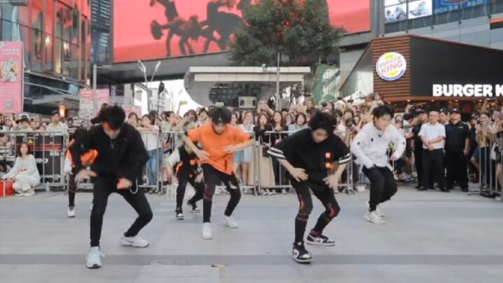 BOYSTORY Shenyang busking cover of SEVENTEEN’s “HIT”