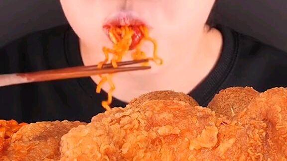 (short video) mukbang super crispy chicken (not mine)