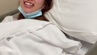 麻醉药效还没过的小姐姐，唯一支撑她清醒的理由就是：炸鸡！
