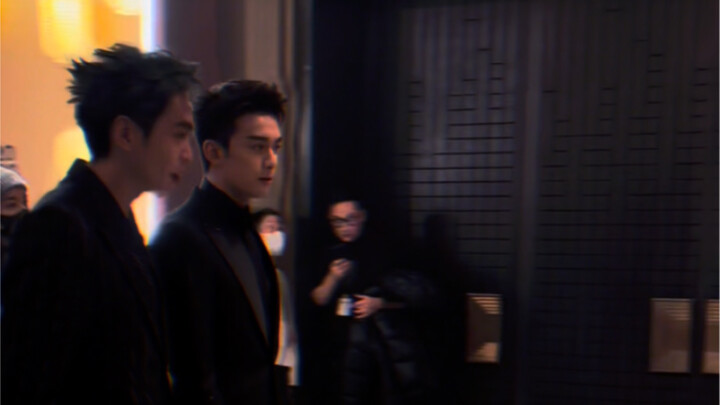 Two big guys come to buy GQ~Walking Hormone