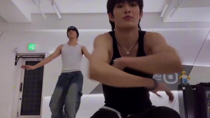 When Xiao Ma listens to Piqu, he seems to only listen to his sister-in-law's part