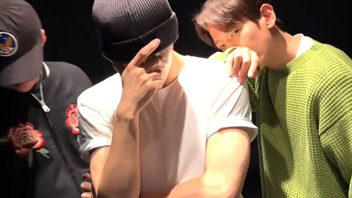 Thử thách nhảy "Rover" của Kim Jong-in & Byun Baek-hyun & Oh Se-hun! 🐥🐻🐶