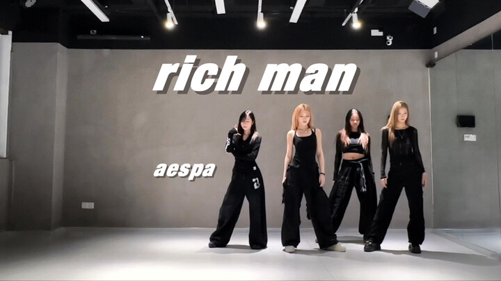 Ruang latihan satu shot penuh dari rich man yang akan membuatmu kaya setelah menontonnya