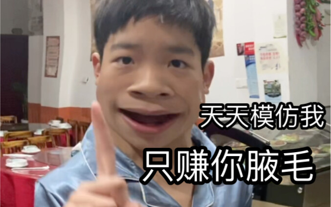 Chị gái bị cười đến rụng hết lông nách… người bắt chước “Tôi chỉ kiếm tiền từ lông nách của bạn” trẻ