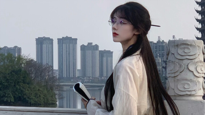 Estetika Timur: Berbagi Rok Madian Hari Ini