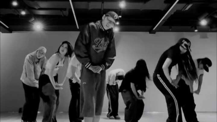 "ECHO!" Li Yongqin ruang latihan dansa Cha😉