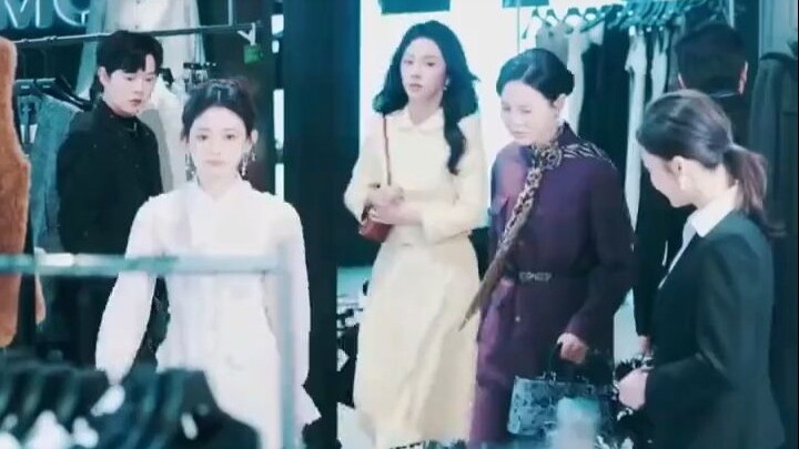 Giọng nói bên trong của cô gái được cả gia đình lắng nghe. Sau khi được đọc, tôi đã đảo ngược mối qu