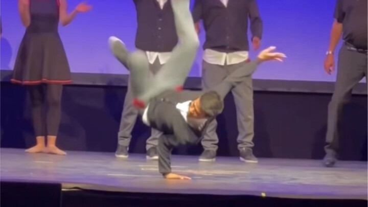 Vũ đạo đường phố đẳng cấp vương giả, chàng trai biểu diễn vũ đạo tại buổi tiệc cuối năm, kỹ năng nhả