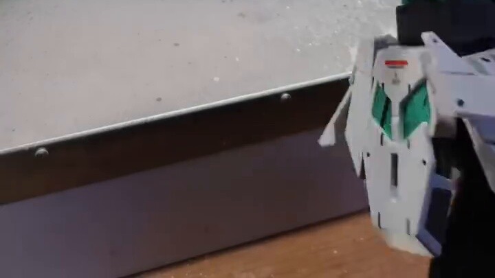 Spray the MEGA Unicorn