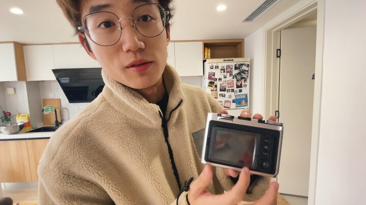 Xiao Shuai Ge unboxed the Fujifilm instax mini EVO. Would you like to see a hands-on review of this 