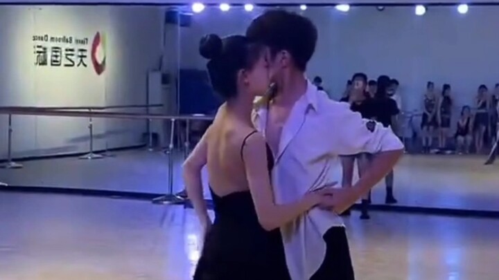 #หวังชงโม่หลี่โมฮั่น รูมบา