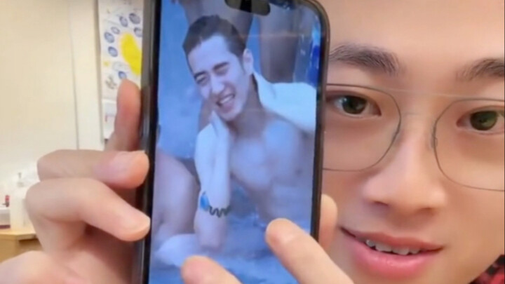 Dr. Piankouyu, a stunningly handsome military doctor, is being pursued by a wealthy Shanghai heiress