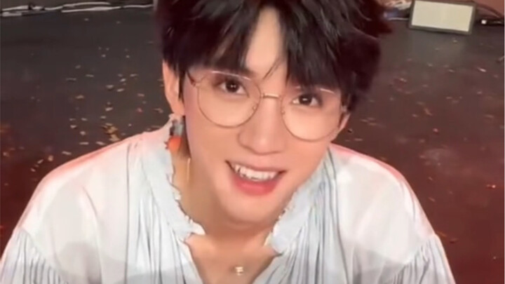 เปียนเถียนหยางไปงานวันเกิดของโจวอี้หราน จนเสียงแทบจะแหบไปหมดแล้ว!
