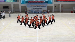 يا إلهي! ما أروع التناسق! من يصدق أن هذه الرقصة تم التدرب عليها في سبع ليالٍ فقط؟ #رقص_الشارع #التشج