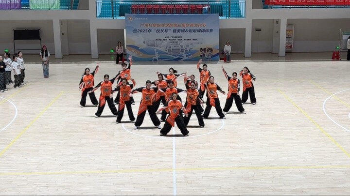 يا إلهي! ما أروع التناسق! من يصدق أن هذه الرقصة تم التدرب عليها في سبع ليالٍ فقط؟ #رقص_الشارع #التشج