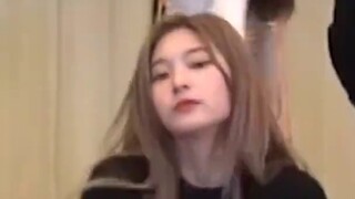 Keren abis! IZONE Kim Chaewon melakukan syuting langsung di ruang latihan!