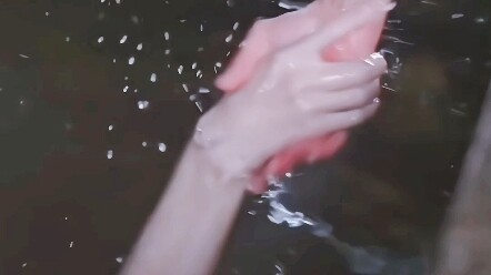 This clip blew me away! These hands are so gorgeous!