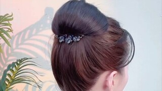 ทรงผมเกล้าเรียบง่ายดูมีเสน่ห์ (เหมาะสำหรับสาววัยกลางคนที่ดูเป็นผู้ใหญ่เล็กน้อย)