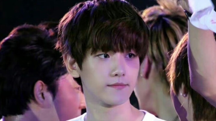 When Baekhyun was seated next to Suzy, he said: “Just trying to fit in.”