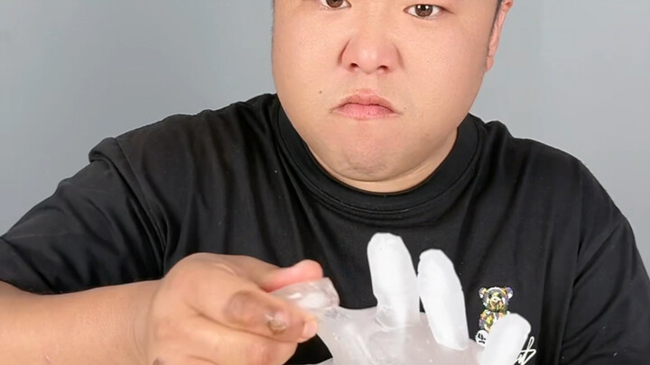 One cocktail only needs eight fingers #Mixology