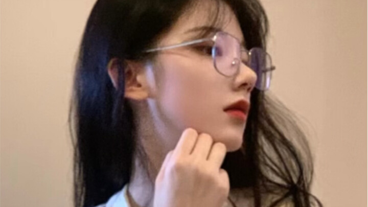 “Nambah kopi terus sampai lelah” – Inspirasi OOTD hari ini~ (o^^o) Kira-kira set ini termasuk gaya ‘