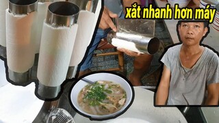 Xắt Bột Bánh Canh Bằng Tay Nhanh Như Máy, Chủ Quán Bánh Canh Cá Lóc Khiến Thực Khách Mê Mẩn